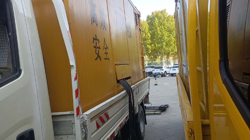 四方台如何判断柴油发电机组和UPS电源的切换时间是否符合要求？