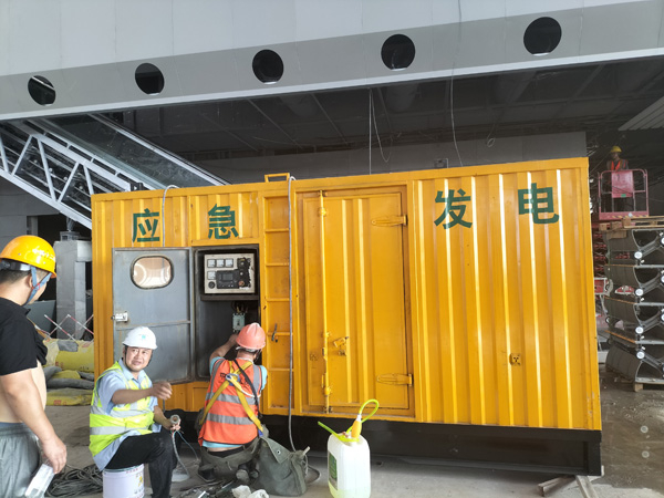 四方台怎样判断空气滤清器是否需要更换？